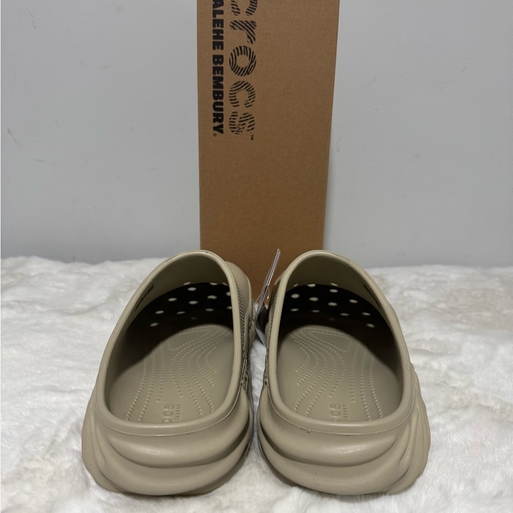 Crocs Salene Bembury Unisex Beige Clogs - Picture 4 of 6